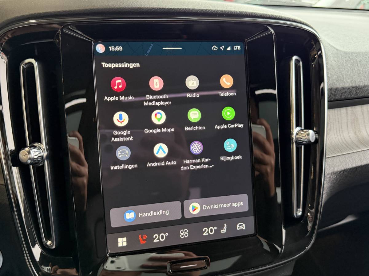 Volvo XC40 Volvo XC40 2.0 B4 Plus Dark | Navigatie | Pilot assist | Harman-kardon | Panoramadak | 360 camera | Leer | Full LED | DAB+ | NL auto!! |