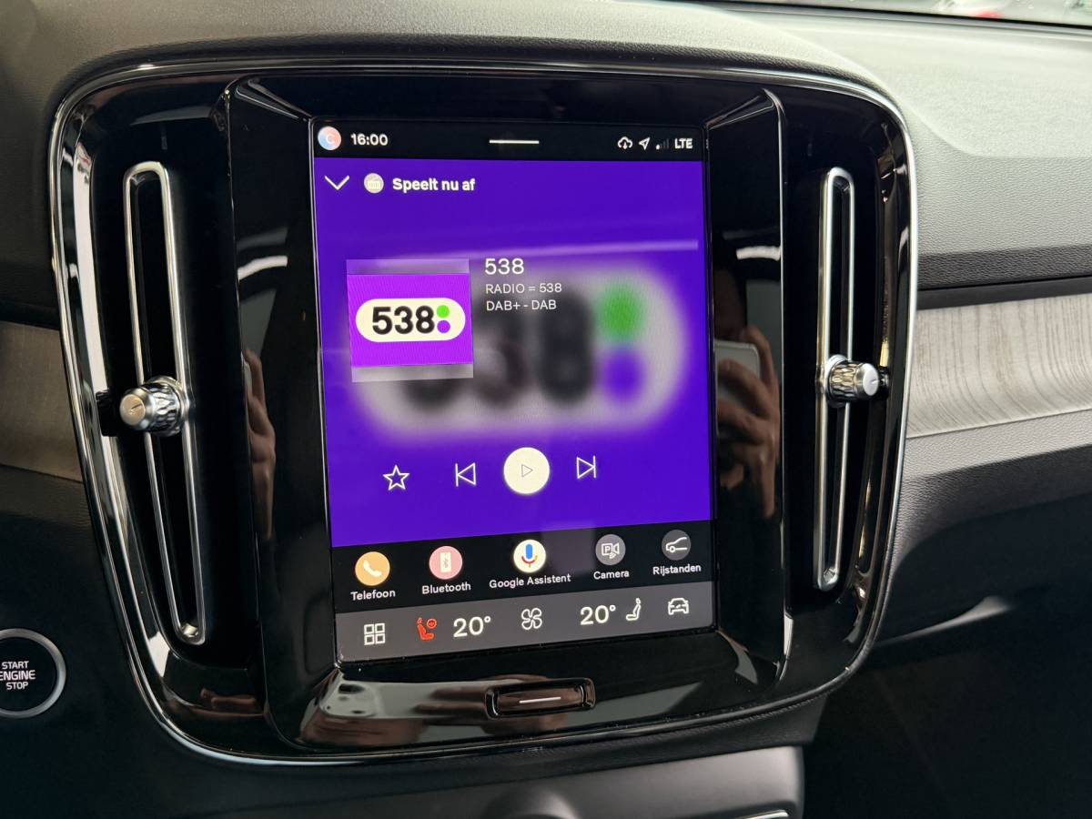 Volvo XC40 Volvo XC40 2.0 B4 Plus Dark | Navigatie | Pilot assist | Harman-kardon | Panoramadak | 360 camera | Leer | Full LED | DAB+ | NL auto!! |