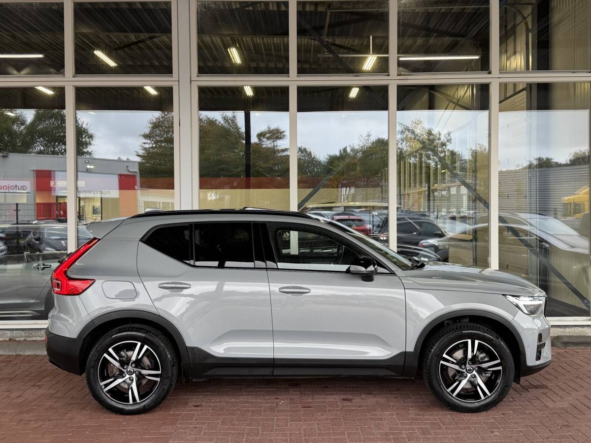 Volvo XC40 Volvo XC40 2.0 B4 Plus Dark | Navigatie | Pilot assist | Harman-kardon | Panoramadak | 360 camera | Leer | Full LED | DAB+ | NL auto!! |