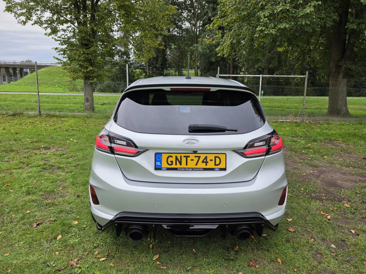 Ford Fiesta Ford Fiesta 1.0 EB 140 PK ST-Line | RICA STAGE 1 | GLASCOATING | 18 INCH PERFORMANCE VELGEN | MAXTON | SCHROEFSET | DEALER ONDERHOUDEN |