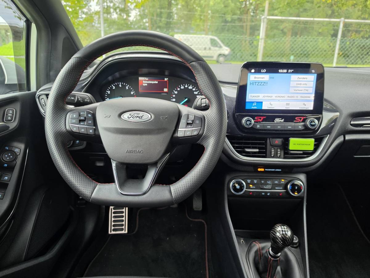 Ford Fiesta Ford Fiesta 1.0 EB 140 PK ST-Line | RICA STAGE 1 | GLASCOATING | 18 INCH PERFORMANCE VELGEN | MAXTON | SCHROEFSET | DEALER ONDERHOUDEN |