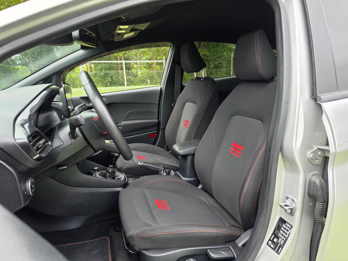 Ford Fiesta Ford Fiesta 1.0 EB 140 PK ST-Line | RICA STAGE 1 | GLASCOATING | 18 INCH PERFORMANCE VELGEN | MAXTON | SCHROEFSET | DEALER ONDERHOUDEN |