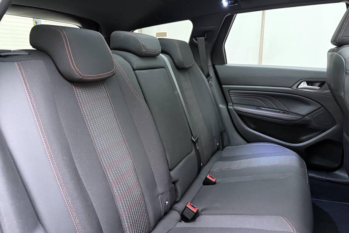 Peugeot 308 Peugeot 308 SW 1.2 Turbo GT-line 130 Pk | Trekhaak | Panorama Dak | Keyless Entry & Start | Navigatie | Climate Control | Cruise Control