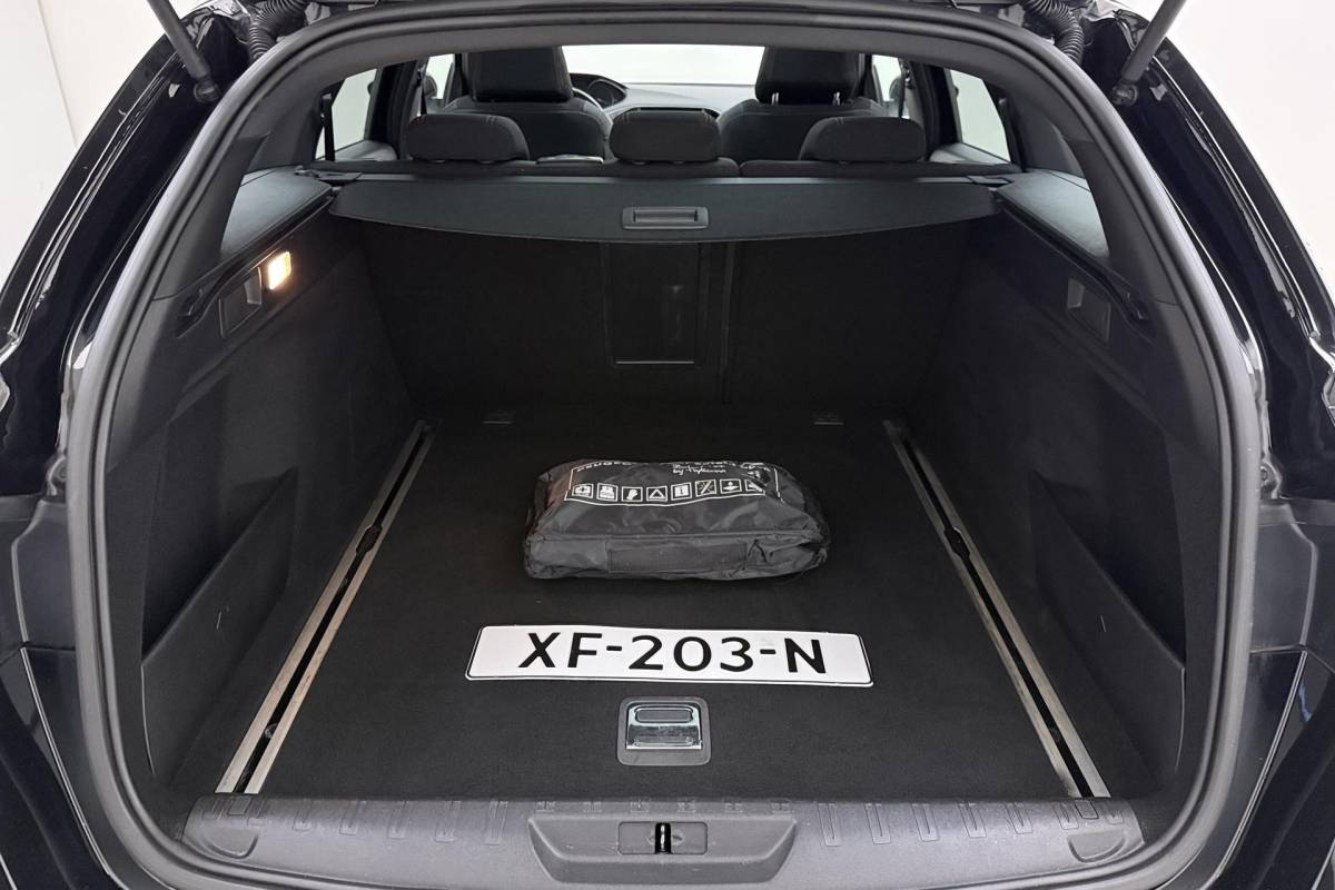 Peugeot 308 Peugeot 308 SW 1.2 Turbo GT-line 130 Pk | Trekhaak | Panorama Dak | Keyless Entry & Start | Navigatie | Climate Control | Cruise Control