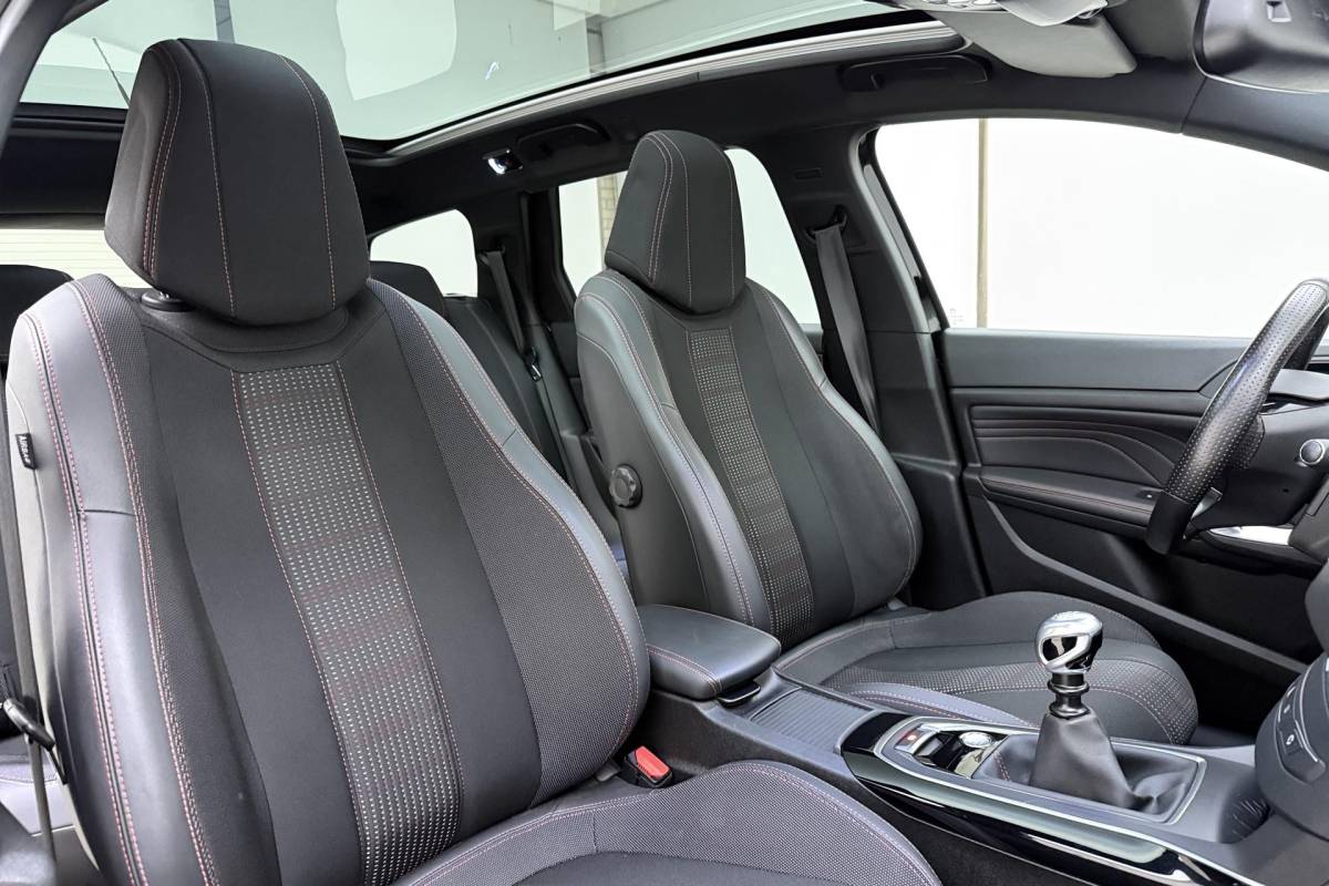 Peugeot 308 Peugeot 308 SW 1.2 Turbo GT-line 130 Pk | Trekhaak | Panorama Dak | Keyless Entry & Start | Navigatie | Climate Control | Cruise Control