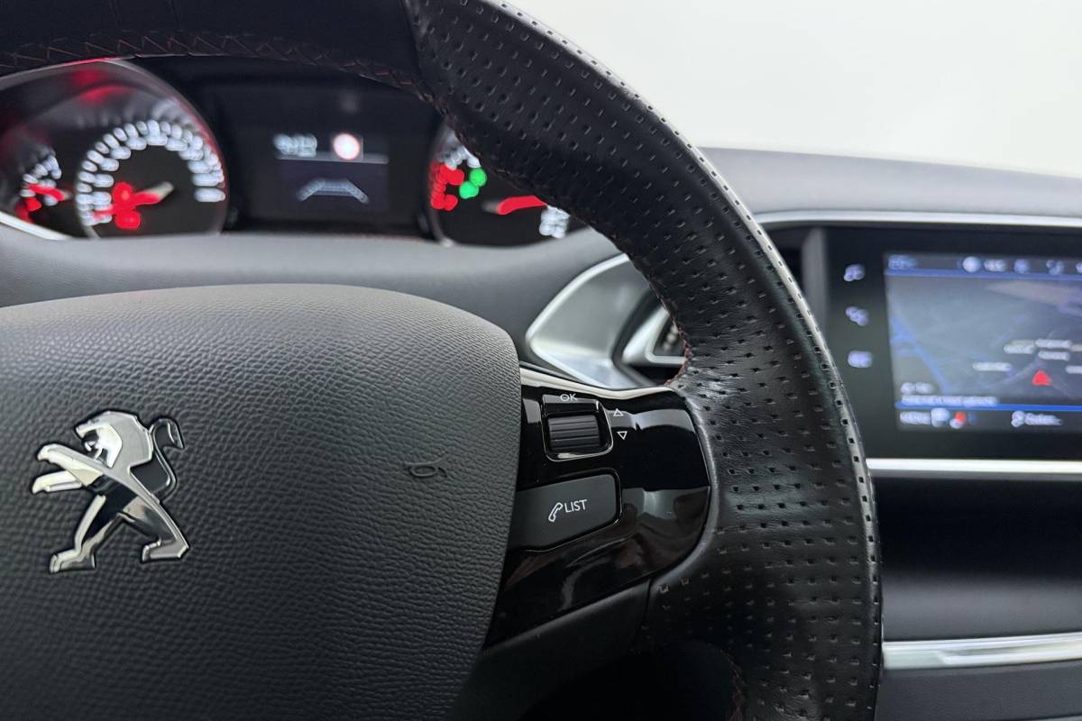 Peugeot 308 Peugeot 308 SW 1.2 Turbo GT-line 130 Pk | Trekhaak | Panorama Dak | Keyless Entry & Start | Navigatie | Climate Control | Cruise Control