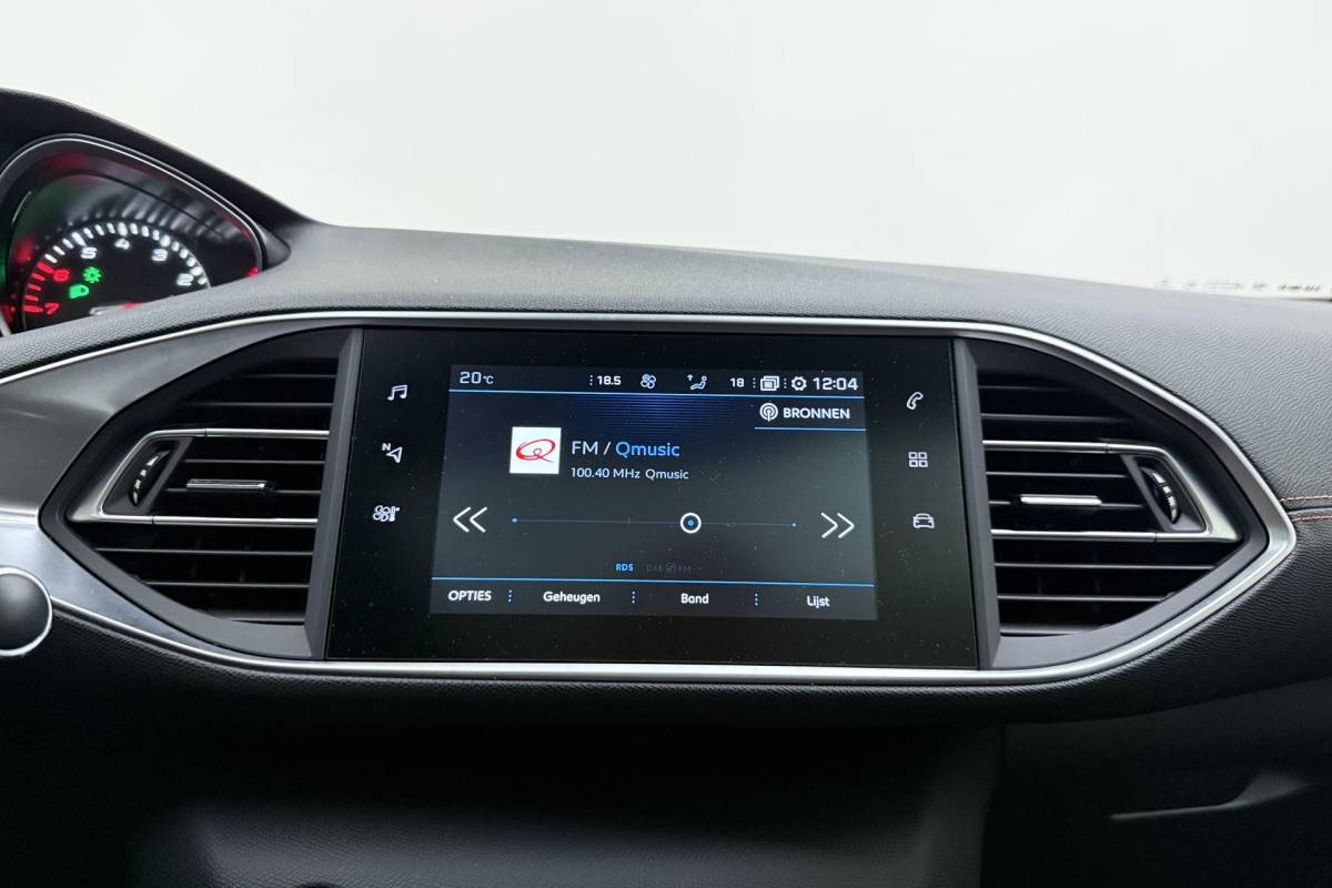 Peugeot 308 Peugeot 308 SW 1.2 Turbo GT-line 130 Pk | Trekhaak | Panorama Dak | Keyless Entry & Start | Navigatie | Climate Control | Cruise Control
