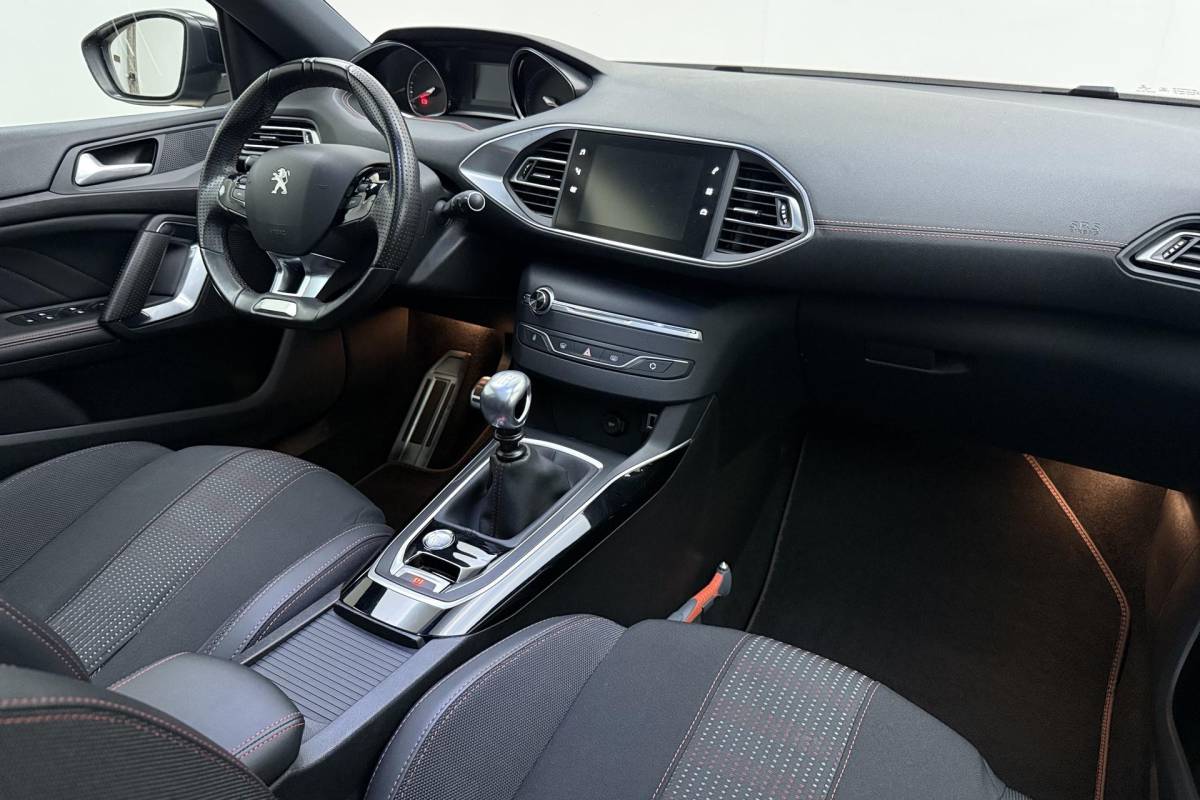 Peugeot 308 Peugeot 308 SW 1.2 Turbo GT-line 130 Pk | Trekhaak | Panorama Dak | Keyless Entry & Start | Navigatie | Climate Control | Cruise Control