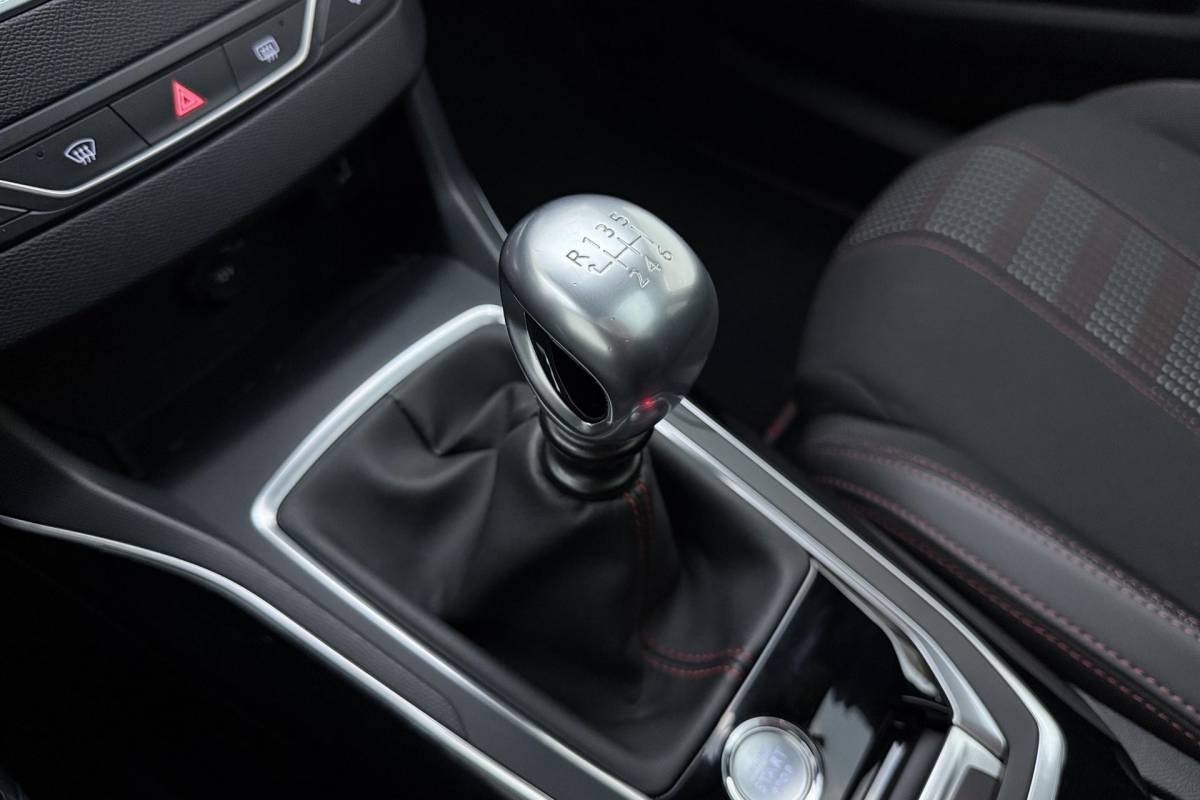 Peugeot 308 Peugeot 308 SW 1.2 Turbo GT-line 130 Pk | Trekhaak | Panorama Dak | Keyless Entry & Start | Navigatie | Climate Control | Cruise Control
