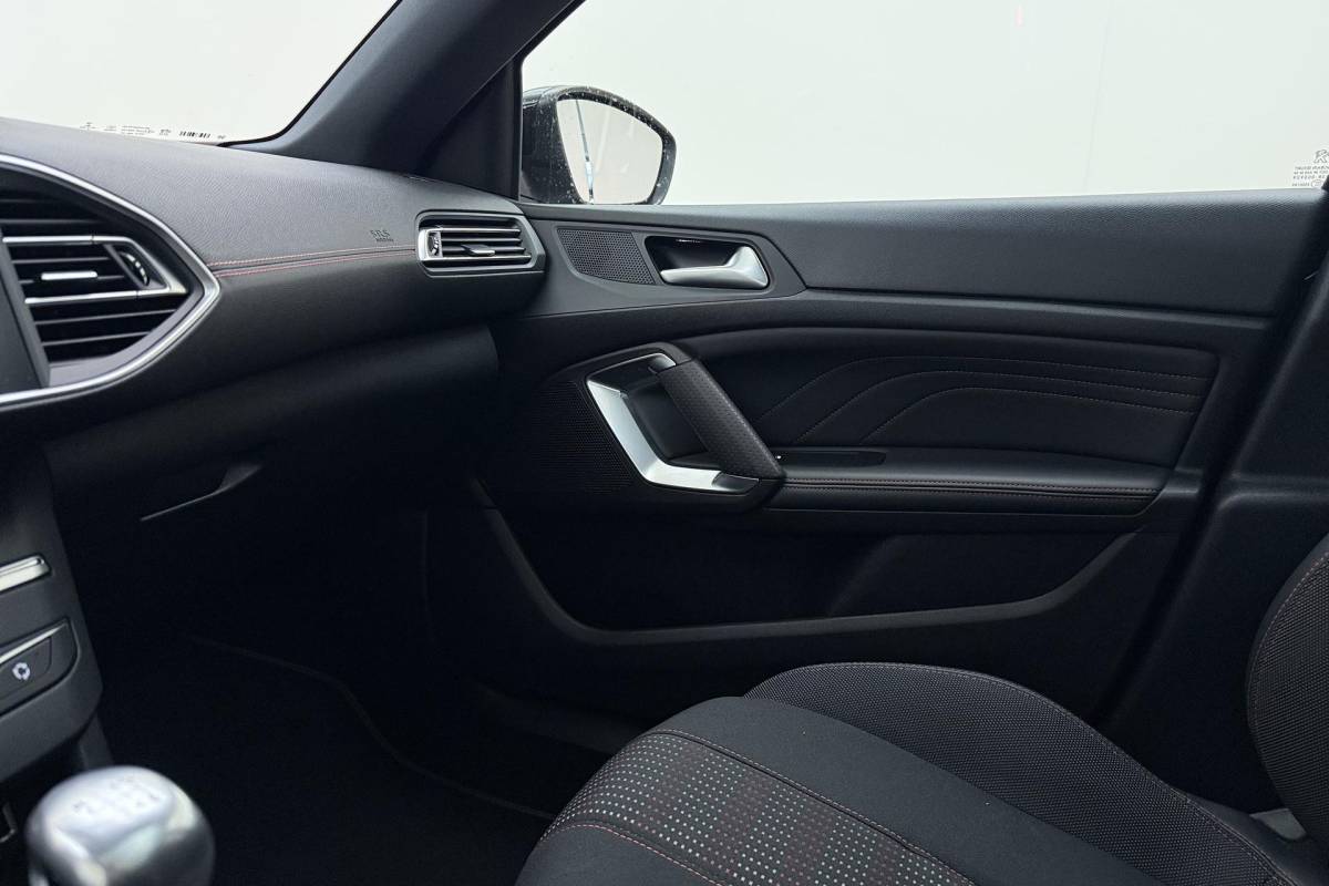 Peugeot 308 Peugeot 308 SW 1.2 Turbo GT-line 130 Pk | Trekhaak | Panorama Dak | Keyless Entry & Start | Navigatie | Climate Control | Cruise Control