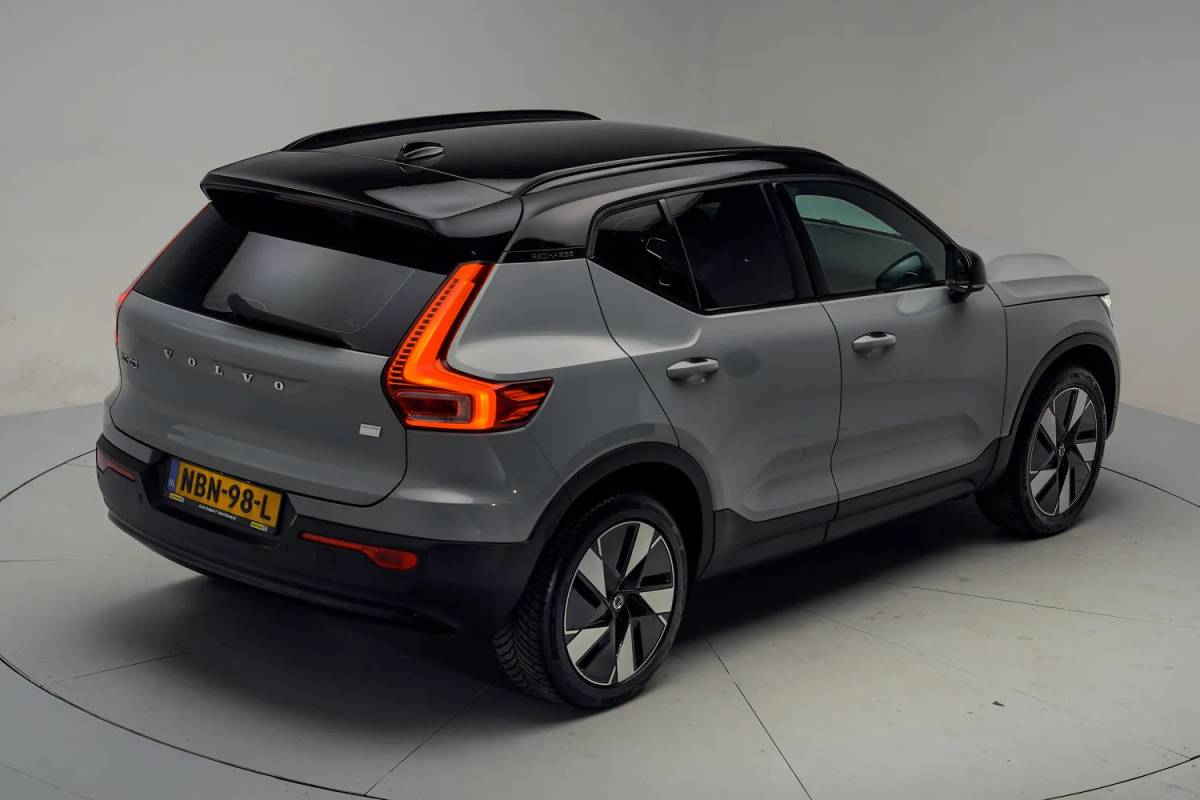 Volvo XC40 Volvo XC40 Single Motor Extended Range Plus [ Navi Camera Apple Carplay/Android Auto ]