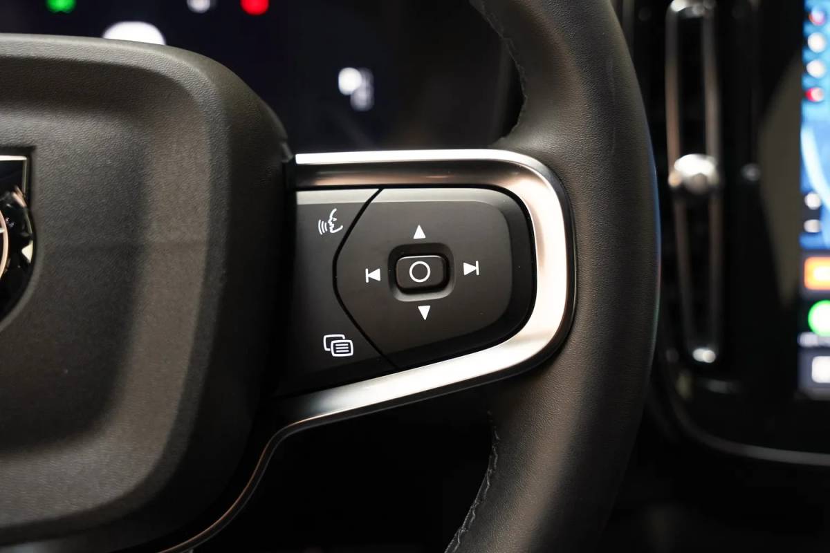 Volvo XC40 Volvo XC40 Single Motor Extended Range Plus [ Navi Camera Apple Carplay/Android Auto ]