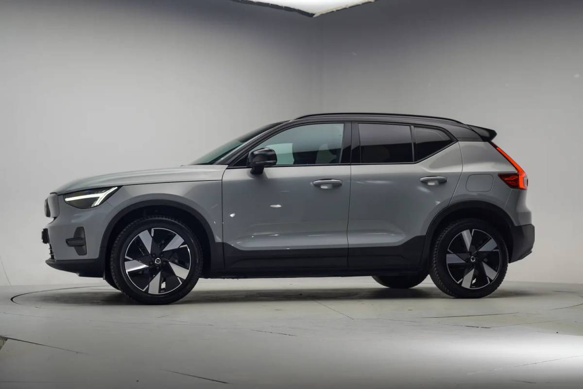 Volvo XC40 Volvo XC40 Single Motor Extended Range Plus [ Navi Camera Apple Carplay/Android Auto ]