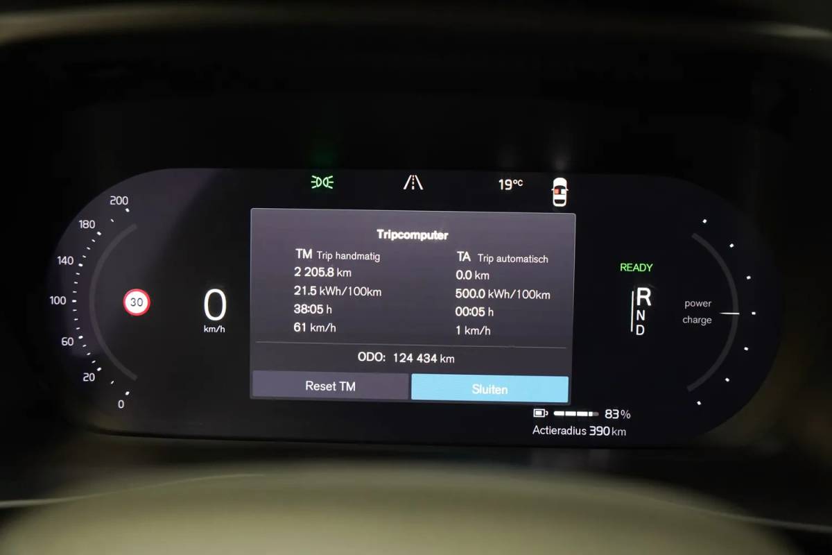 Volvo XC40 Volvo XC40 Single Motor Extended Range Plus [ Navi Camera Apple Carplay/Android Auto ]