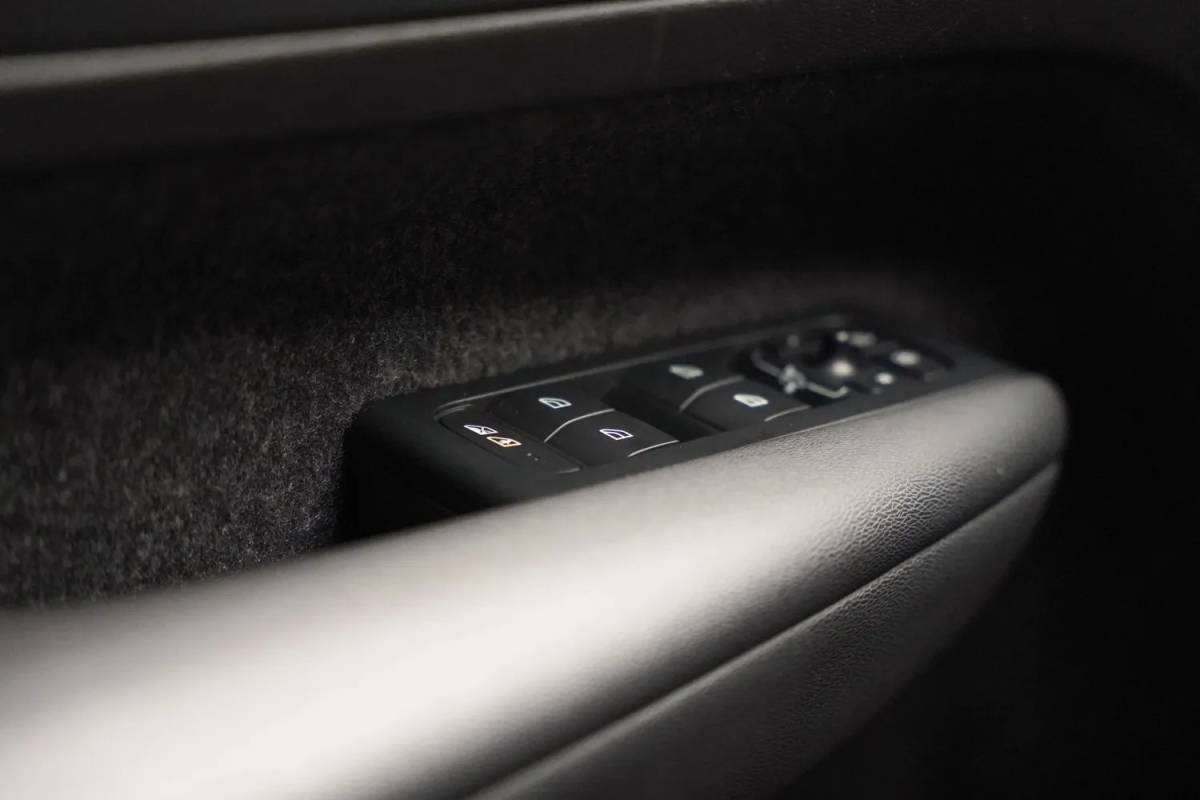 Volvo XC40 Volvo XC40 Single Motor Extended Range Plus [ Navi Camera Apple Carplay/Android Auto ]