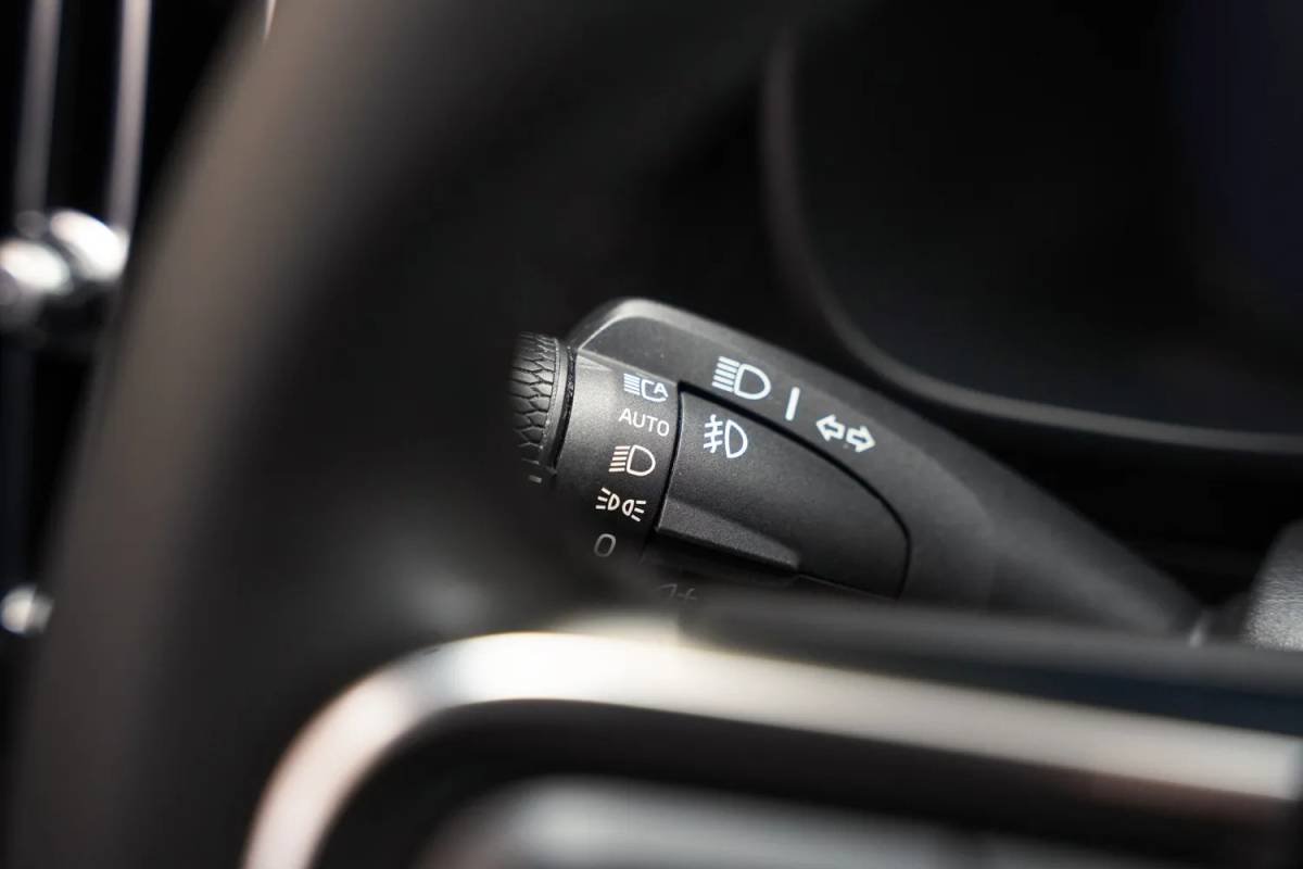 Volvo XC40 Volvo XC40 Single Motor Extended Range Plus [ Navi Camera Apple Carplay/Android Auto ]