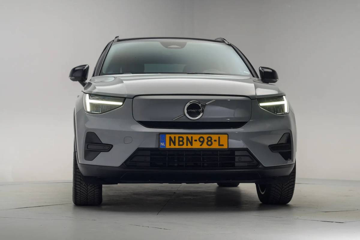 Volvo XC40 Volvo XC40 Single Motor Extended Range Plus [ Navi Camera Apple Carplay/Android Auto ]