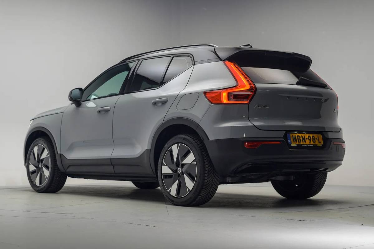 Volvo XC40 Volvo XC40 Single Motor Extended Range Plus [ Navi Camera Apple Carplay/Android Auto ]
