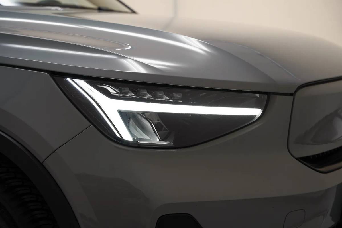 Volvo XC40 Volvo XC40 Single Motor Extended Range Plus [ Navi Camera Apple Carplay/Android Auto ]