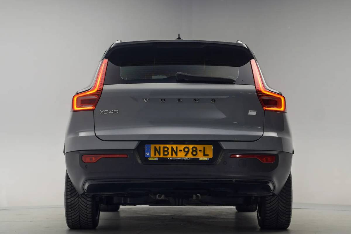 Volvo XC40 Volvo XC40 Single Motor Extended Range Plus [ Navi Camera Apple Carplay/Android Auto ]