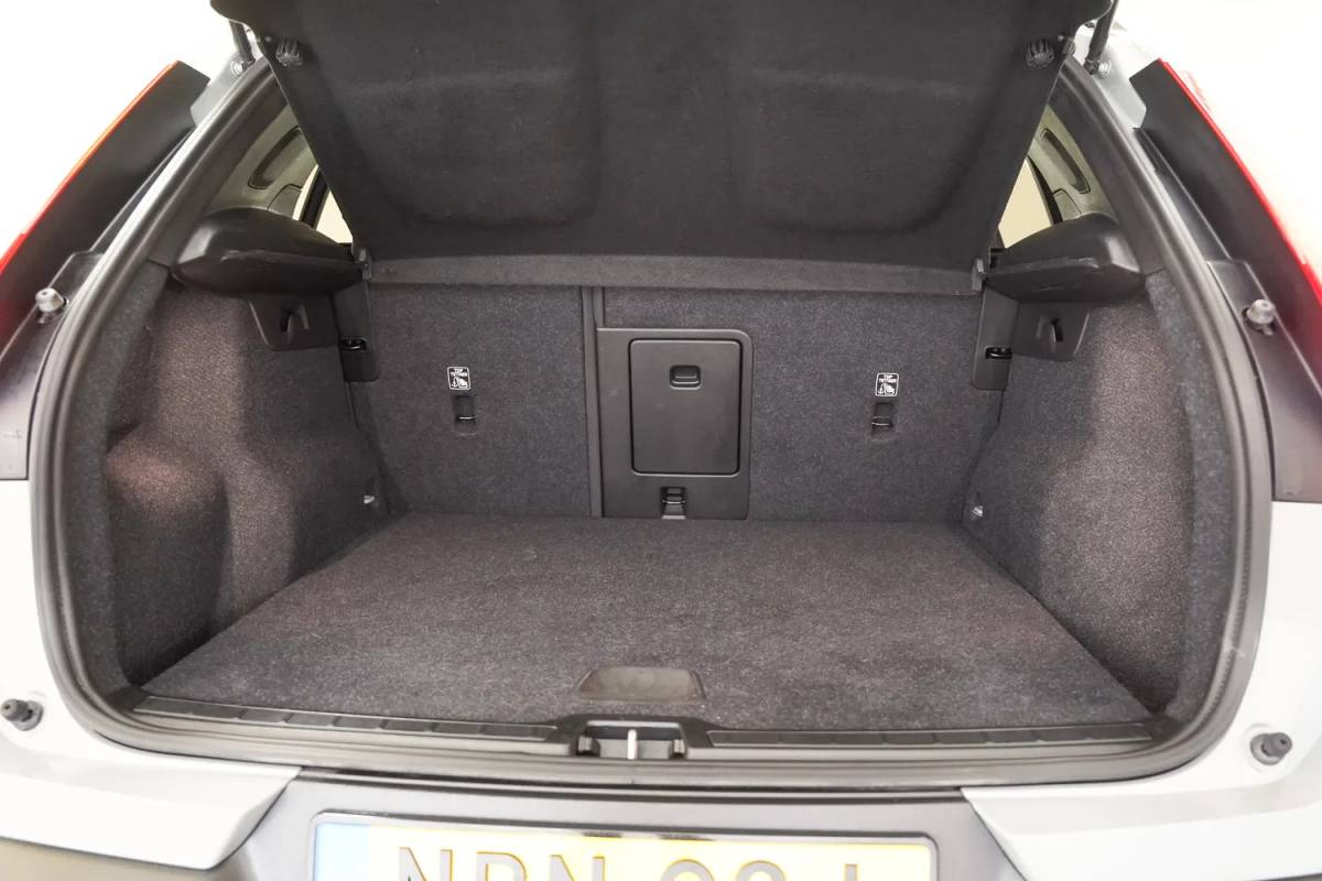 Volvo XC40 Volvo XC40 Single Motor Extended Range Plus [ Navi Camera Apple Carplay/Android Auto ]