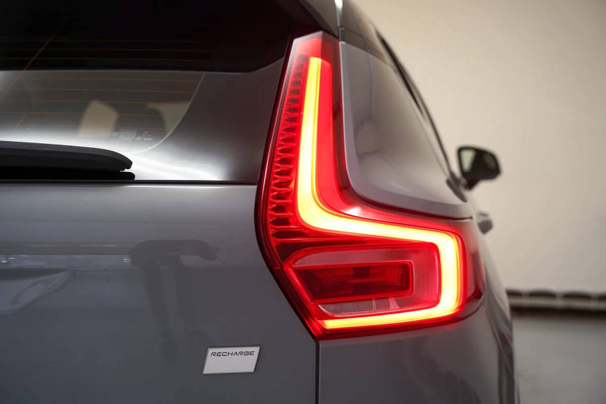 Volvo XC40 Volvo XC40 Single Motor Extended Range Plus [ Navi Camera Apple Carplay/Android Auto ]