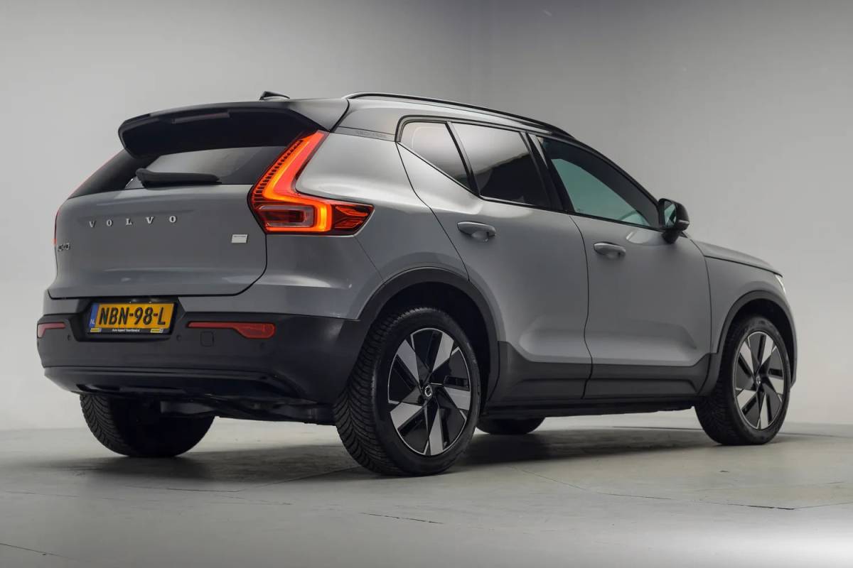 Volvo XC40 Volvo XC40 Single Motor Extended Range Plus [ Navi Camera Apple Carplay/Android Auto ]
