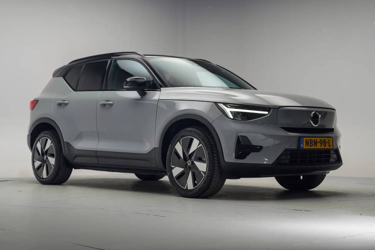 Volvo XC40 Volvo XC40 Single Motor Extended Range Plus [ Navi Camera Apple Carplay/Android Auto ]