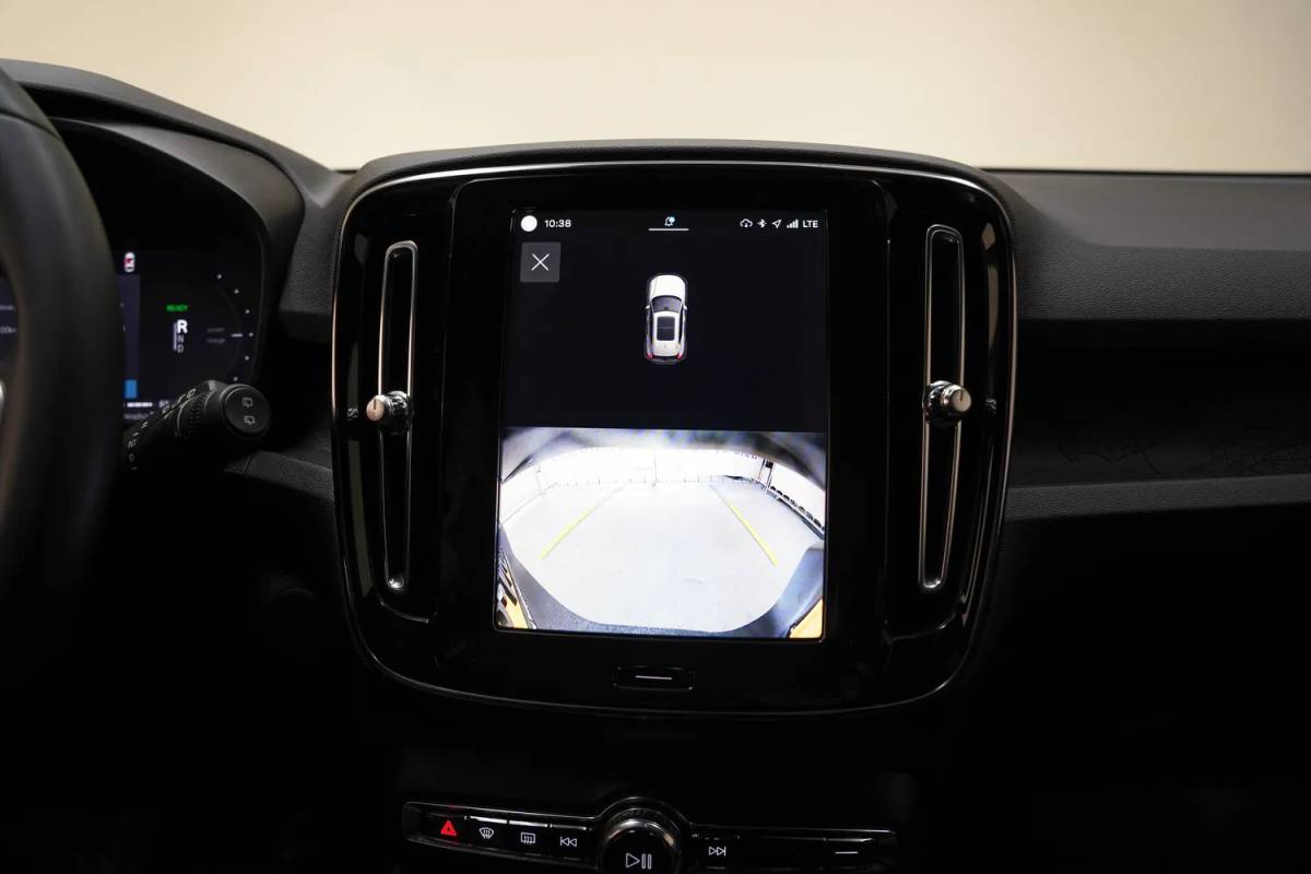 Volvo XC40 Volvo XC40 Single Motor Extended Range Plus [ Navi Camera Apple Carplay/Android Auto ]