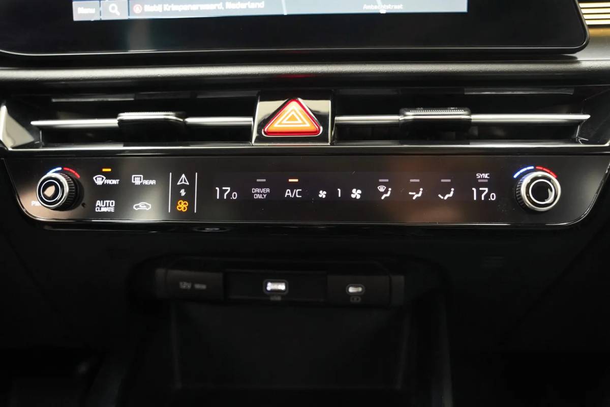 Kia e-Niro Kia e-Niro DynamicLine 64.8 kWh [ Adapt.cruise Camera Stoelverwarming ]