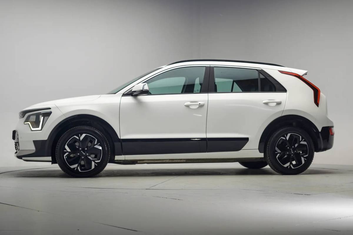 Kia e-Niro Kia e-Niro DynamicLine 64.8 kWh [ Adapt.cruise Camera Stoelverwarming ]
