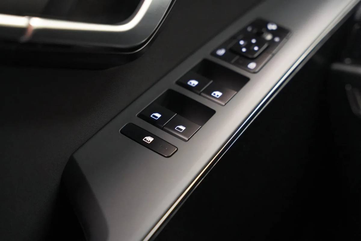 Kia e-Niro Kia e-Niro DynamicLine 64.8 kWh [ Adapt.cruise Camera Stoelverwarming ]