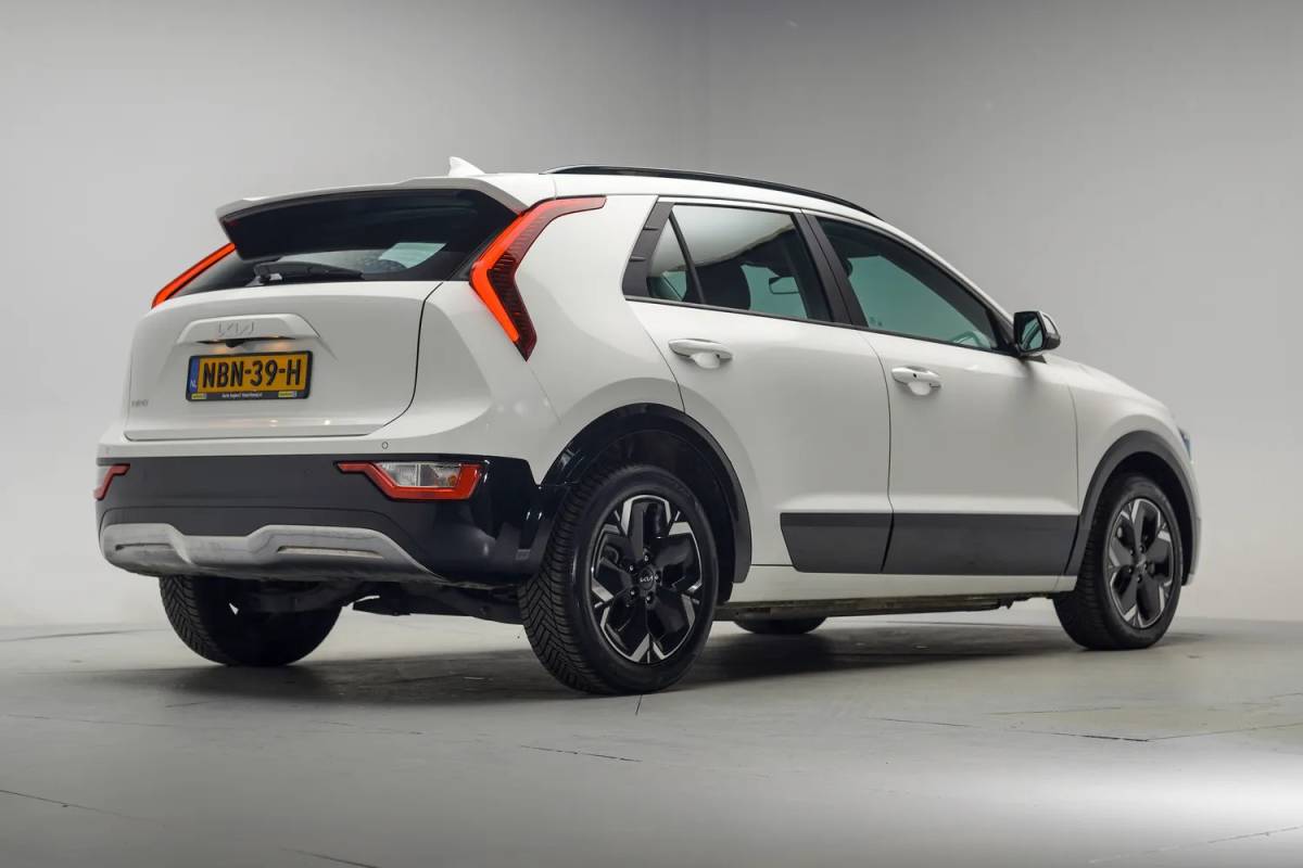 Kia e-Niro Kia e-Niro DynamicLine 64.8 kWh [ Adapt.cruise Camera Stoelverwarming ]