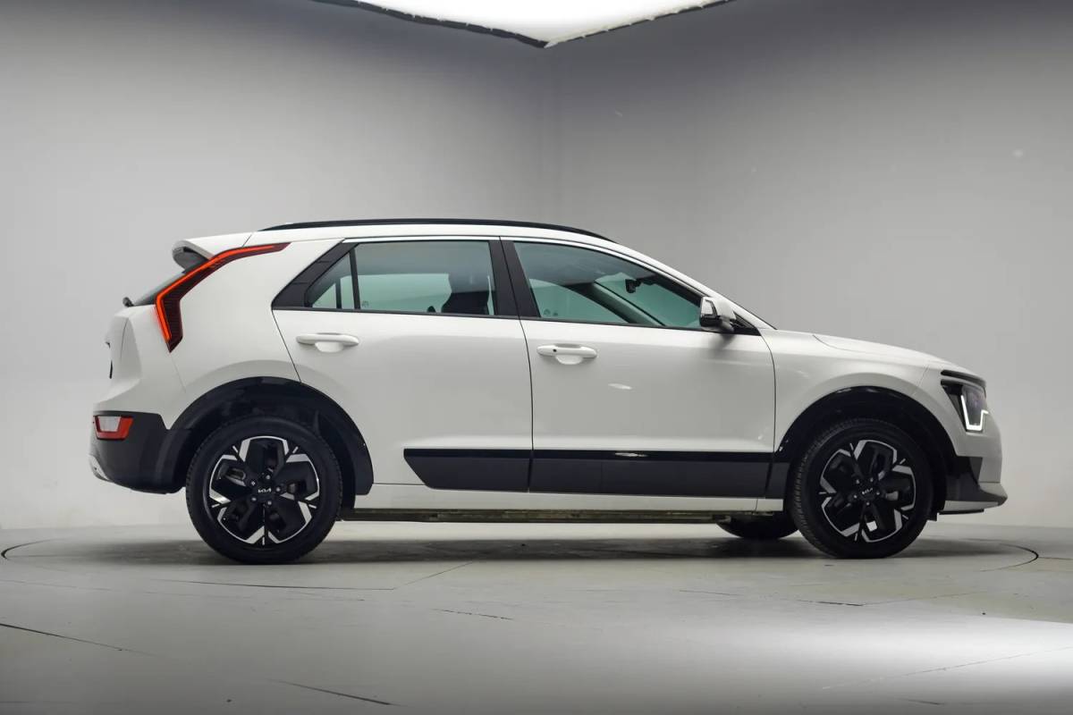 Kia e-Niro Kia e-Niro DynamicLine 64.8 kWh [ Adapt.cruise Camera Stoelverwarming ]
