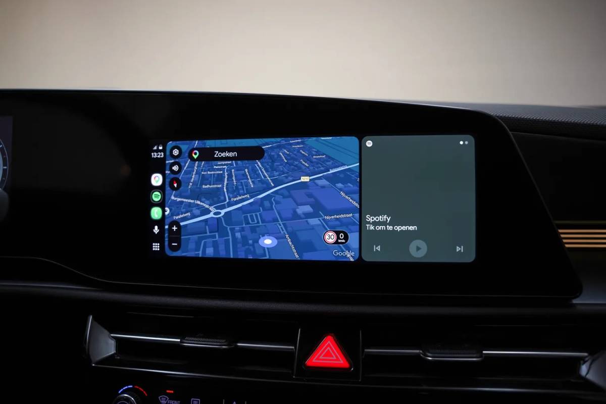 Kia e-Niro Kia e-Niro DynamicLine 64.8 kWh [ Adapt.cruise Camera Stoelverwarming ]