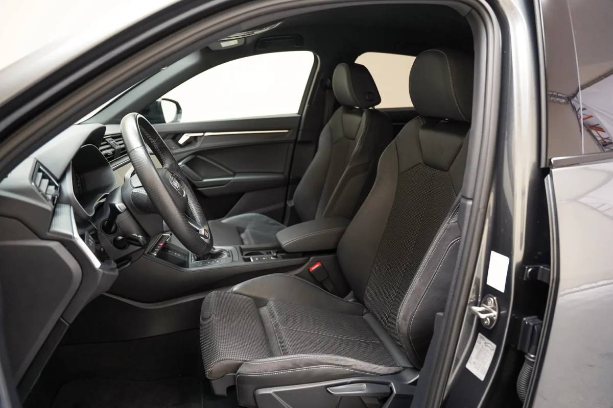 Audi Q3 Audi Q3 Sportback 45 TFSI e S Edition Aut. [ LED Apple/Android Half leder ]