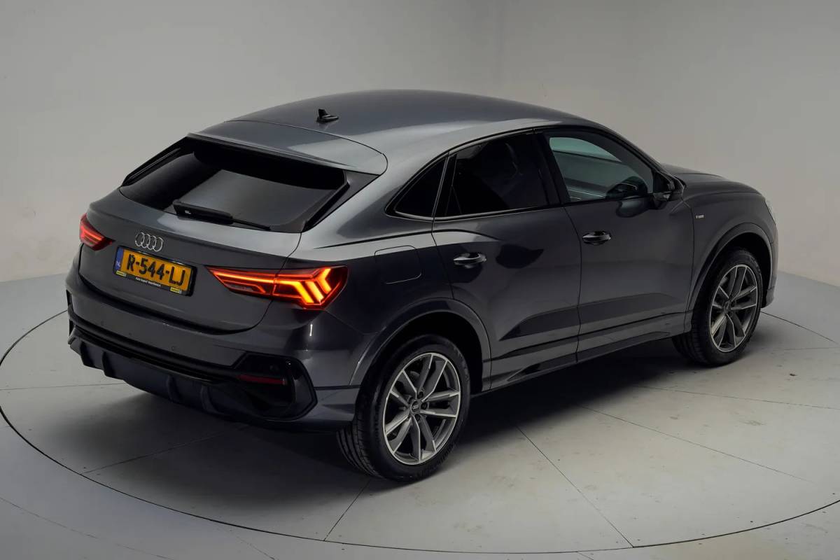 Audi Q3 Audi Q3 Sportback 45 TFSI e S Edition Aut. [ LED Apple/Android Half leder ]