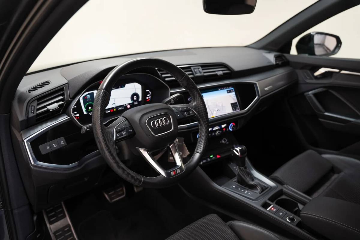 Audi Q3 Audi Q3 Sportback 45 TFSI e S Edition Aut. [ LED Apple/Android Half leder ]