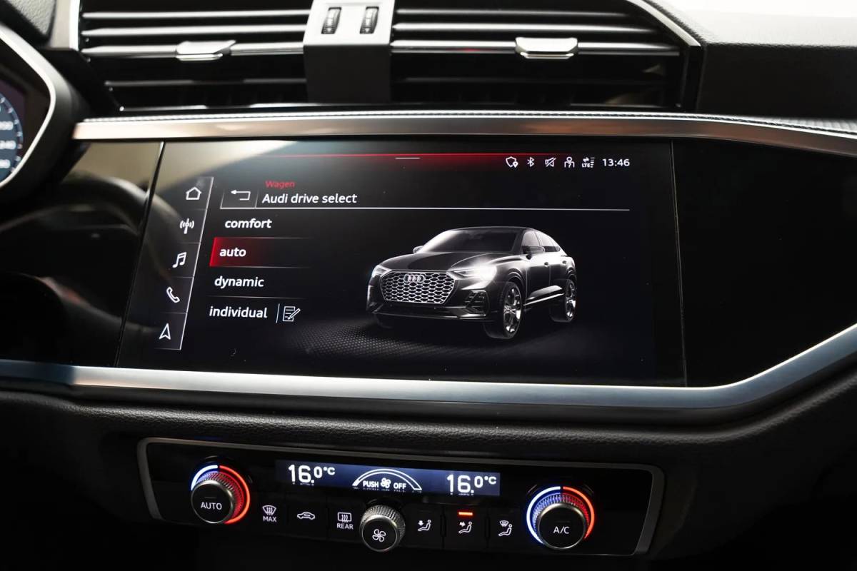 Audi Q3 Audi Q3 Sportback 45 TFSI e S Edition Aut. [ LED Apple/Android Half leder ]