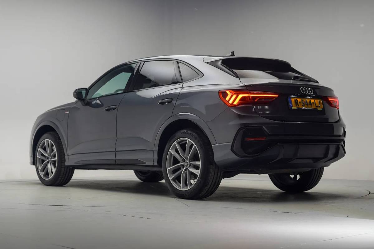 Audi Q3 Audi Q3 Sportback 45 TFSI e S Edition Aut. [ LED Apple/Android Half leder ]