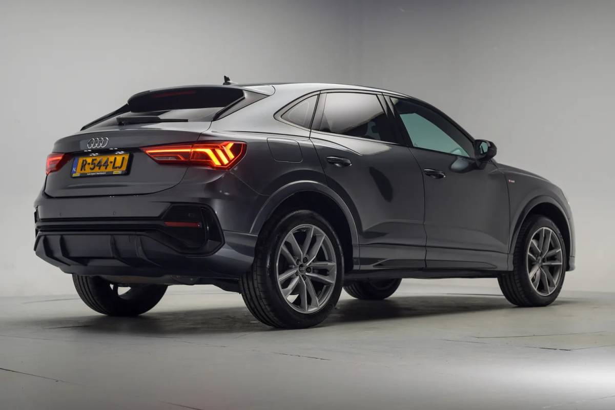 Audi Q3 Audi Q3 Sportback 45 TFSI e S Edition Aut. [ LED Apple/Android Half leder ]