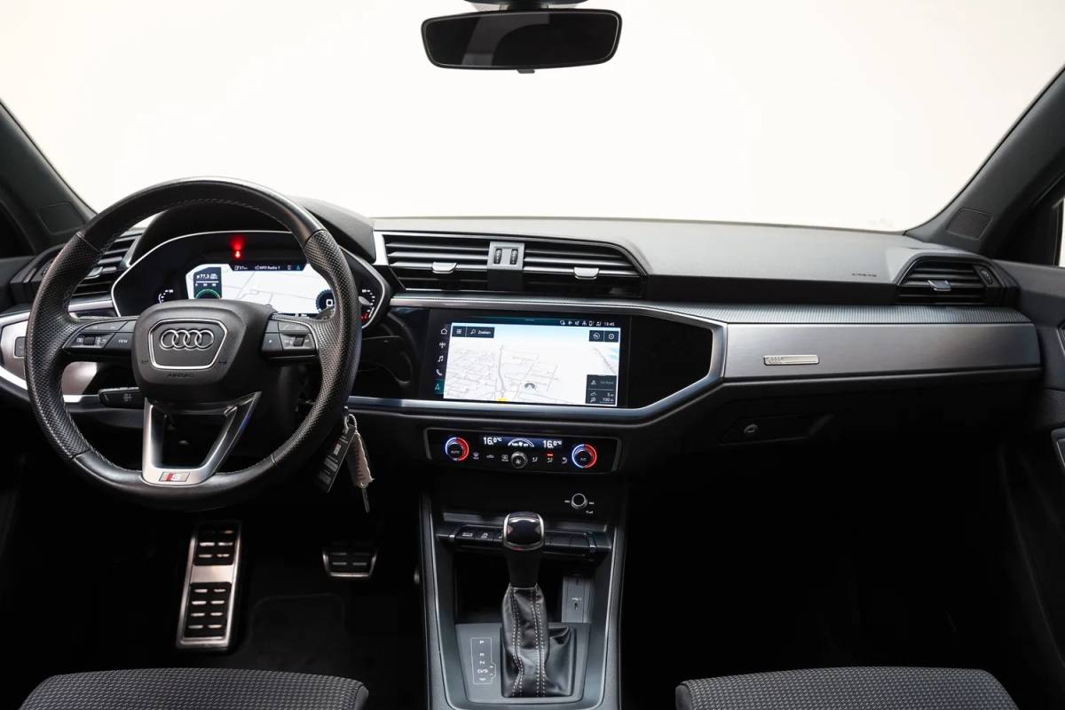 Audi Q3 Audi Q3 Sportback 45 TFSI e S Edition Aut. [ LED Apple/Android Half leder ]