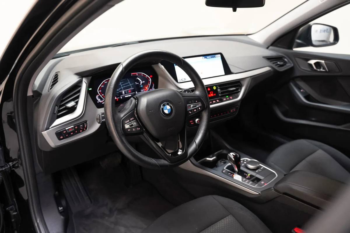 BMW 1 Serie BMW 1-serie 118i Aut. [ Navi Apple/Android Cruise ]