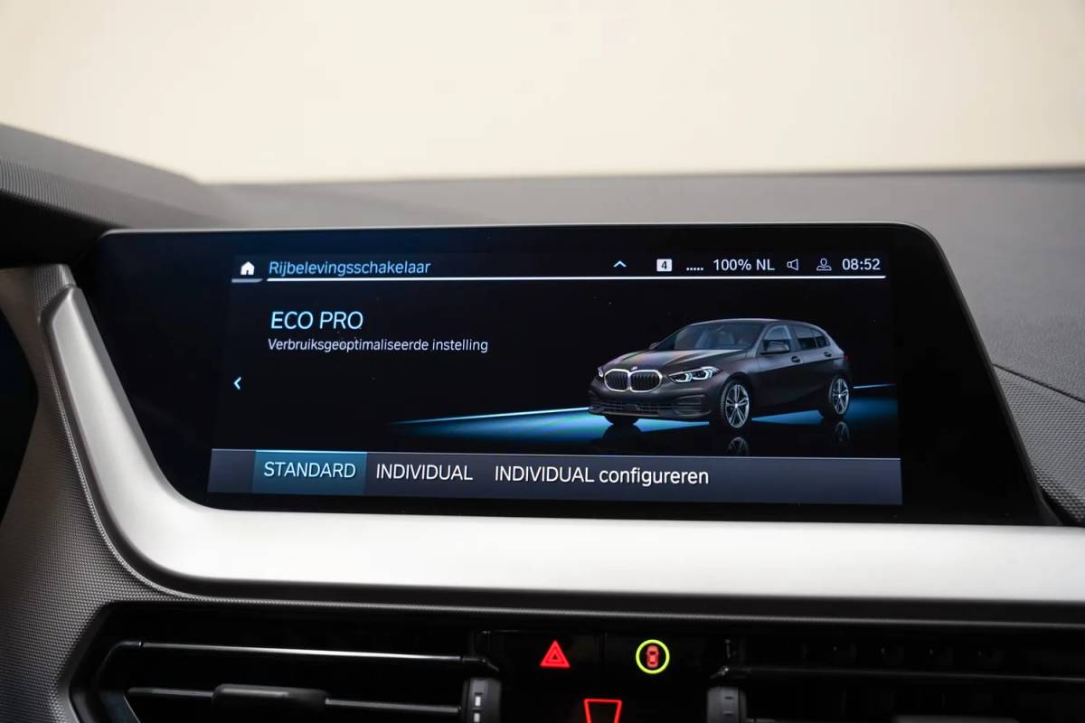 BMW 1 Serie BMW 1-serie 118i Aut. [ Navi Apple/Android Cruise ]