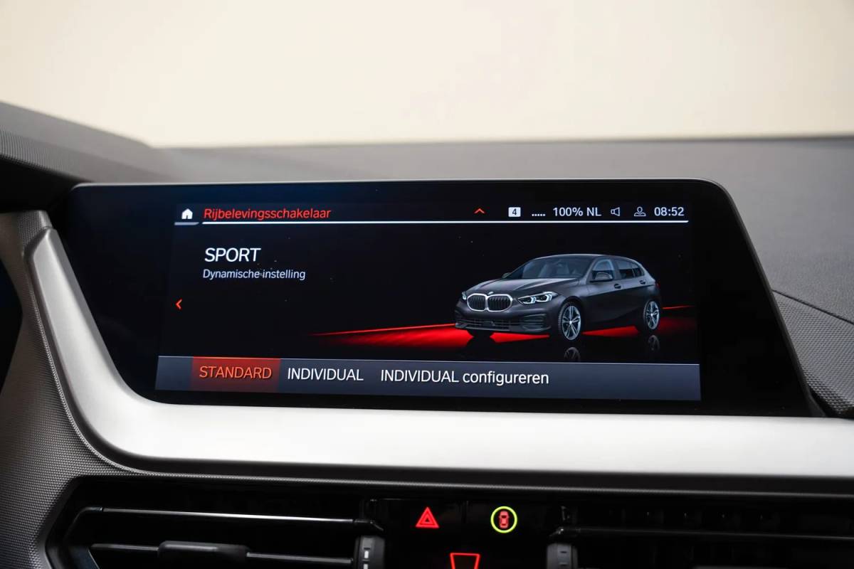 BMW 1 Serie BMW 1-serie 118i Aut. [ Navi Apple/Android Cruise ]
