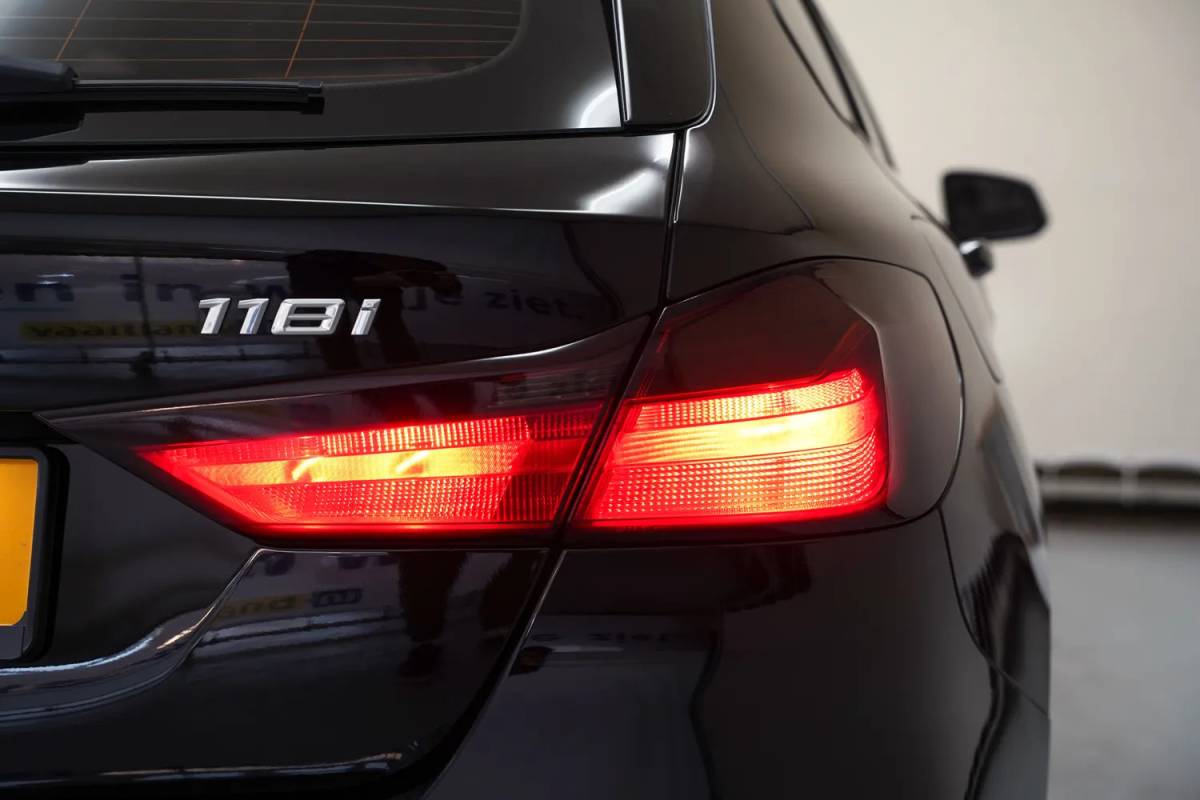 BMW 1 Serie BMW 1-serie 118i Aut. [ Navi Apple/Android Cruise ]