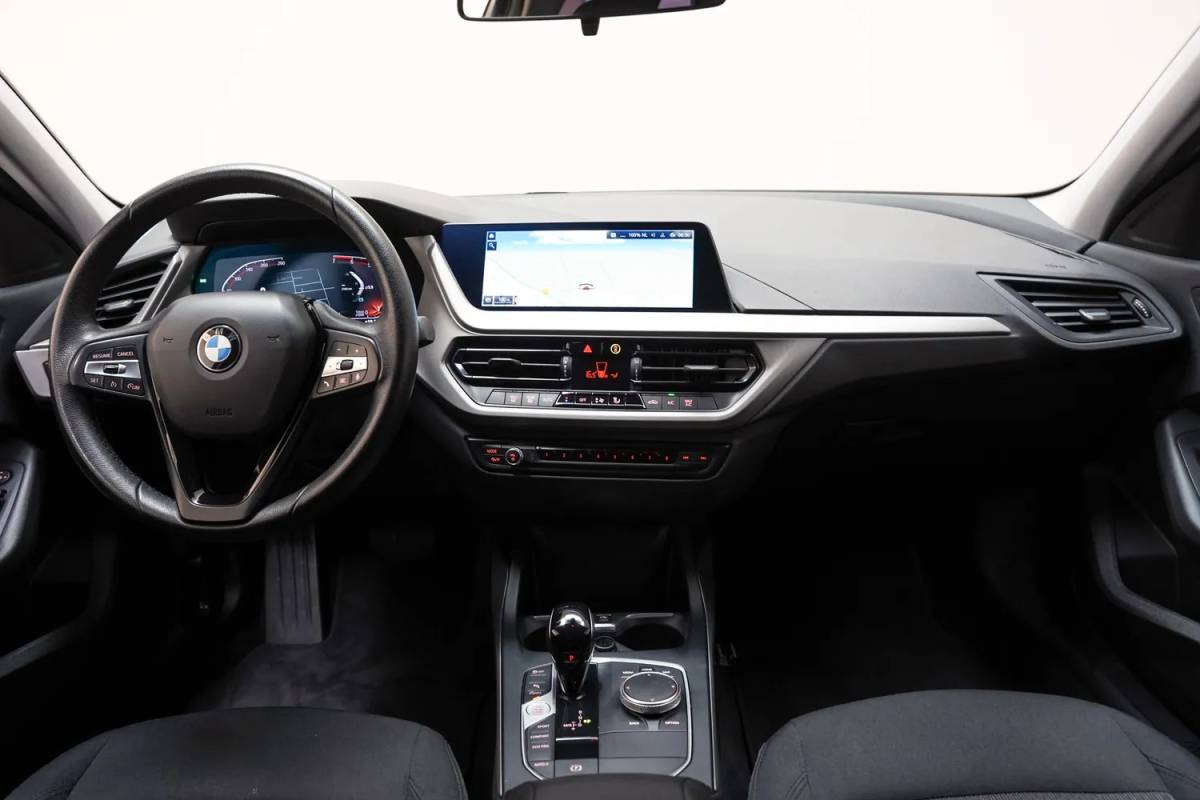 BMW 1 Serie BMW 1-serie 118i Aut. [ Navi Apple/Android Cruise ]