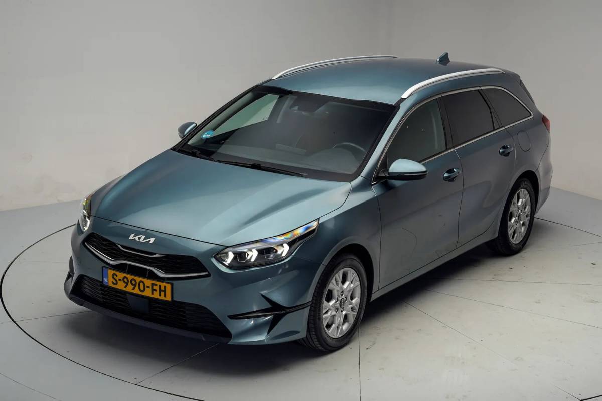 Kia Ceed Kia Ceed 1.5 T-GDi MHEV DynamicPlusLine Aut. [ Navi Camera Stoelverwarming ]
