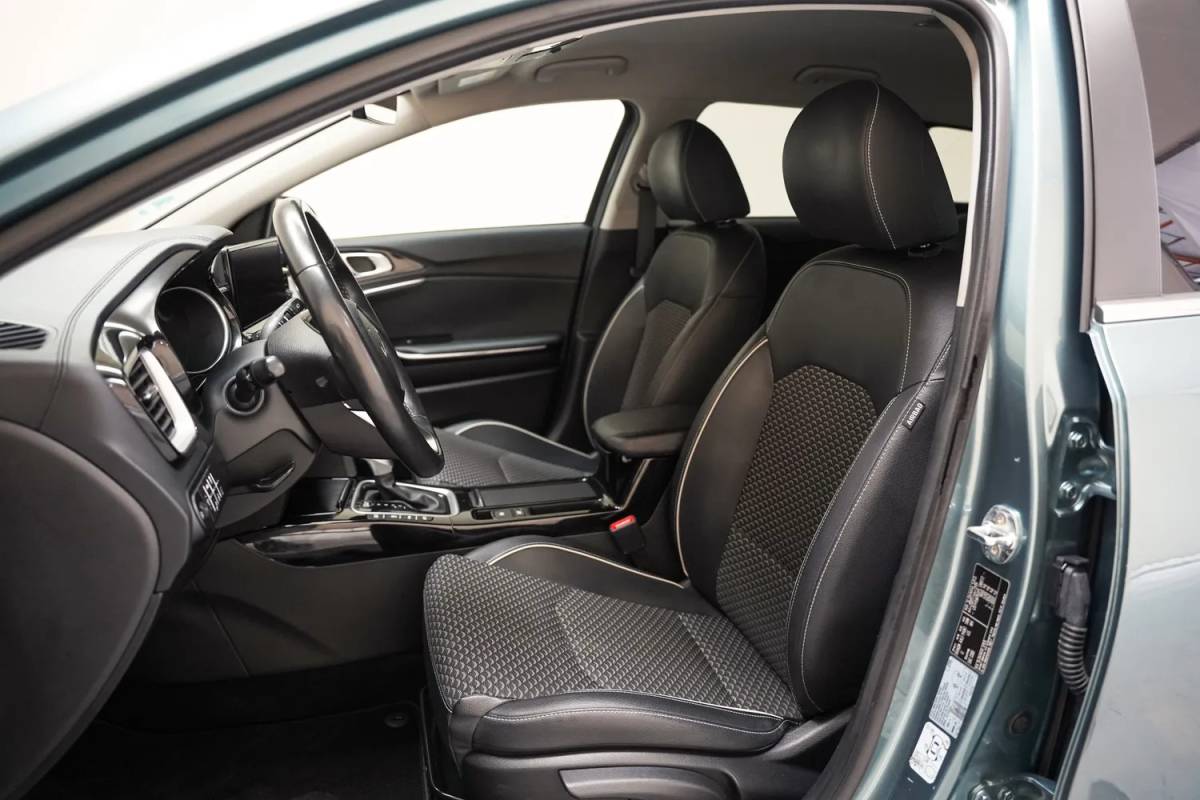 Kia Ceed Kia Ceed 1.5 T-GDi MHEV DynamicPlusLine Aut. [ Navi Camera Stoelverwarming ]