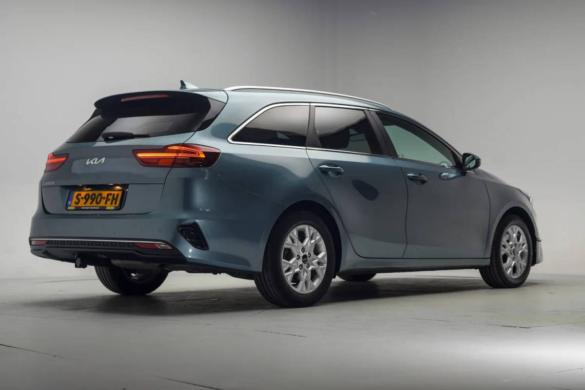 Kia Ceed Kia Ceed 1.5 T-GDi MHEV DynamicPlusLine Aut. [ Navi Camera Stoelverwarming ]
